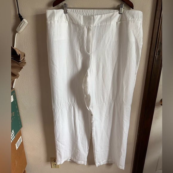 White Chico’s Travelers Collection Straight Leg Pants. Size 4 or XXL - Picture 3 of 8
